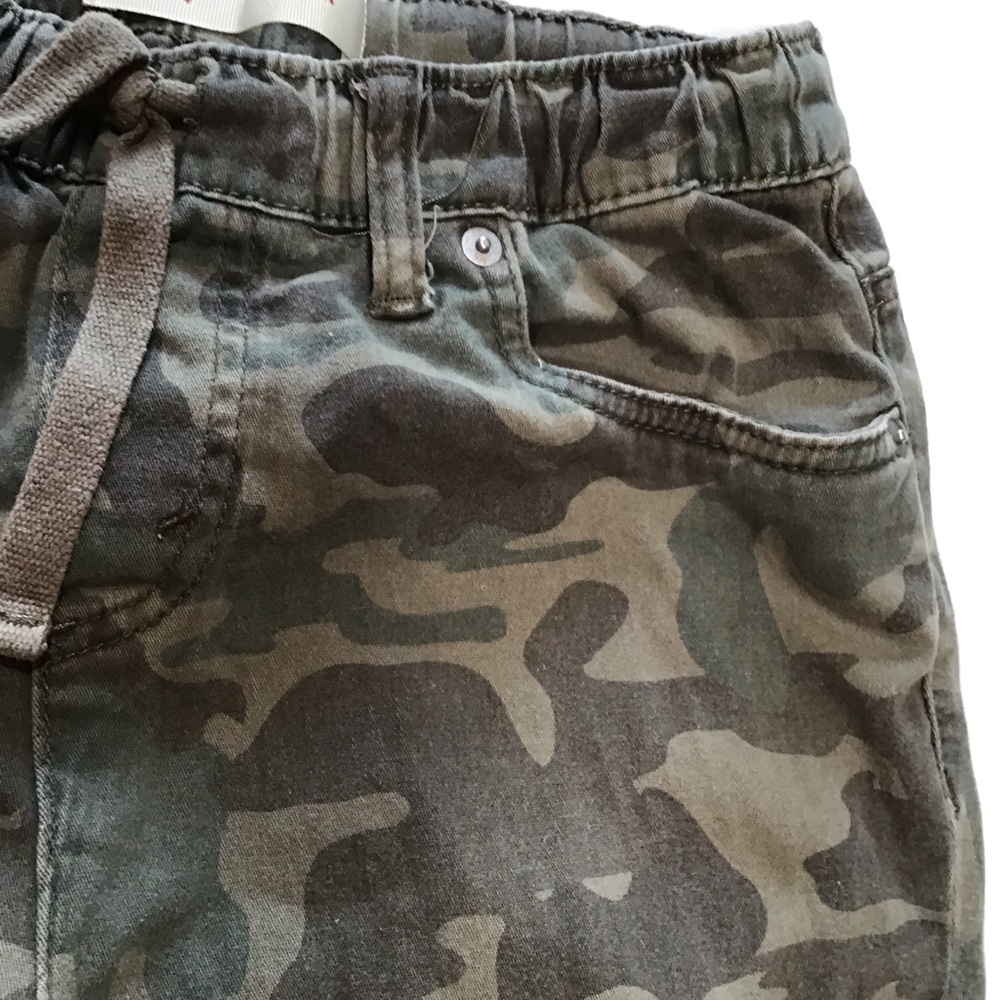 Levi's Boys Camo Jogger Pants Size 12 Regular Green Camouflage Drawstring Casual